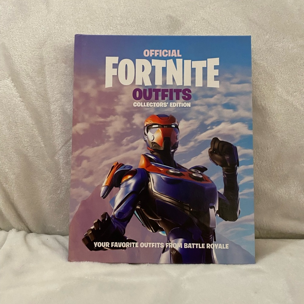 Official Fortnite Outfits, Collectors Edition book